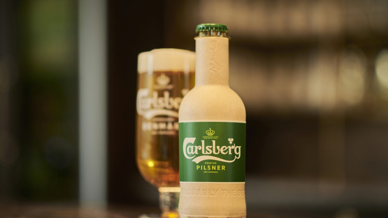 Carlsberg testet Bierflasche auf Bio-Basis