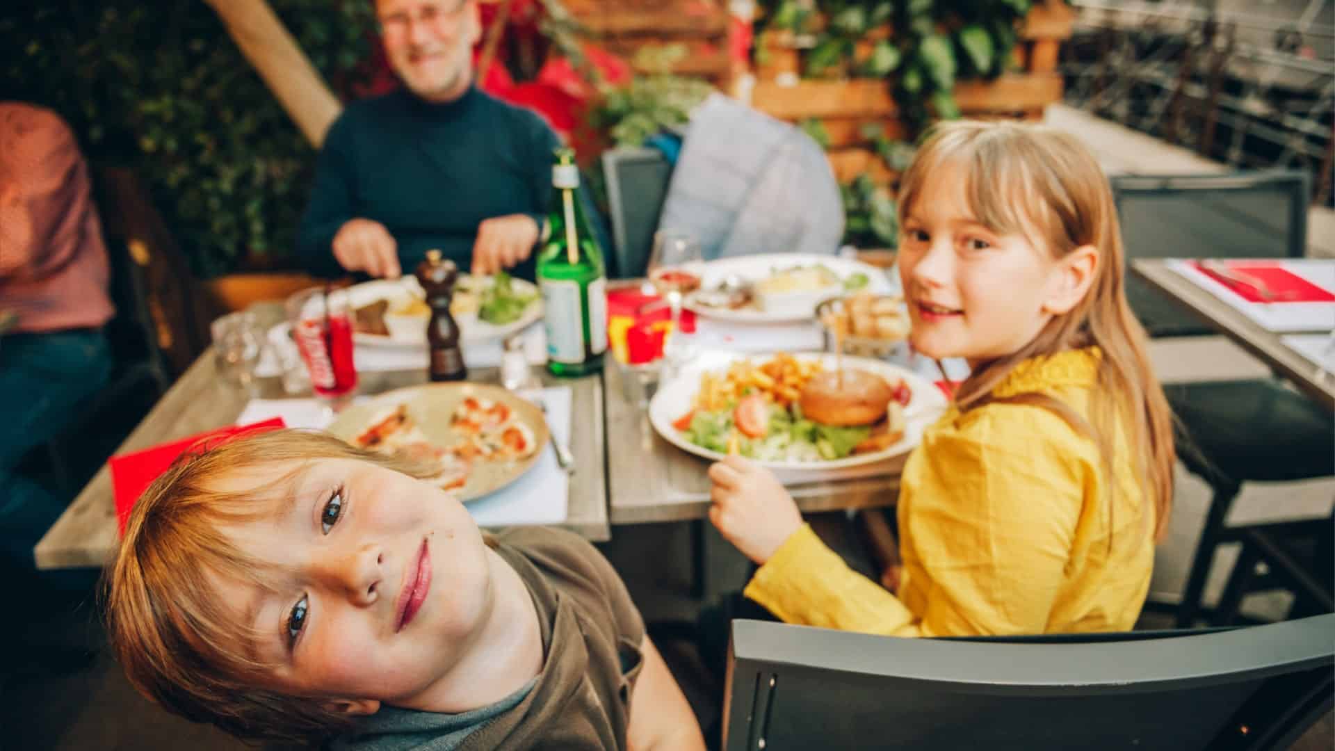 Restaurantbesuch-mit-Kindern